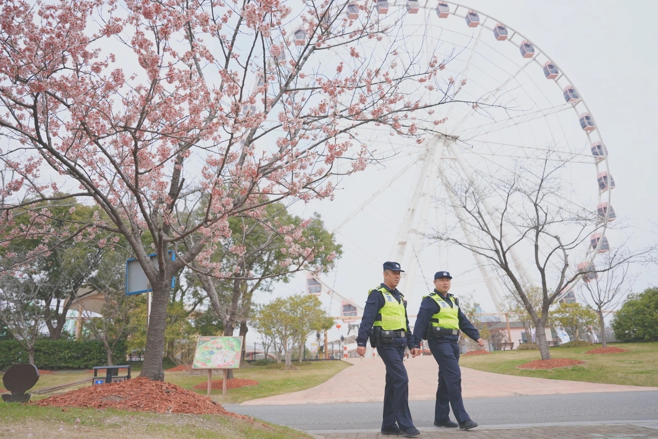 点击打开图片新闻 - 蜀黍化身“护花使者”，带你开启春日赏樱平安之旅