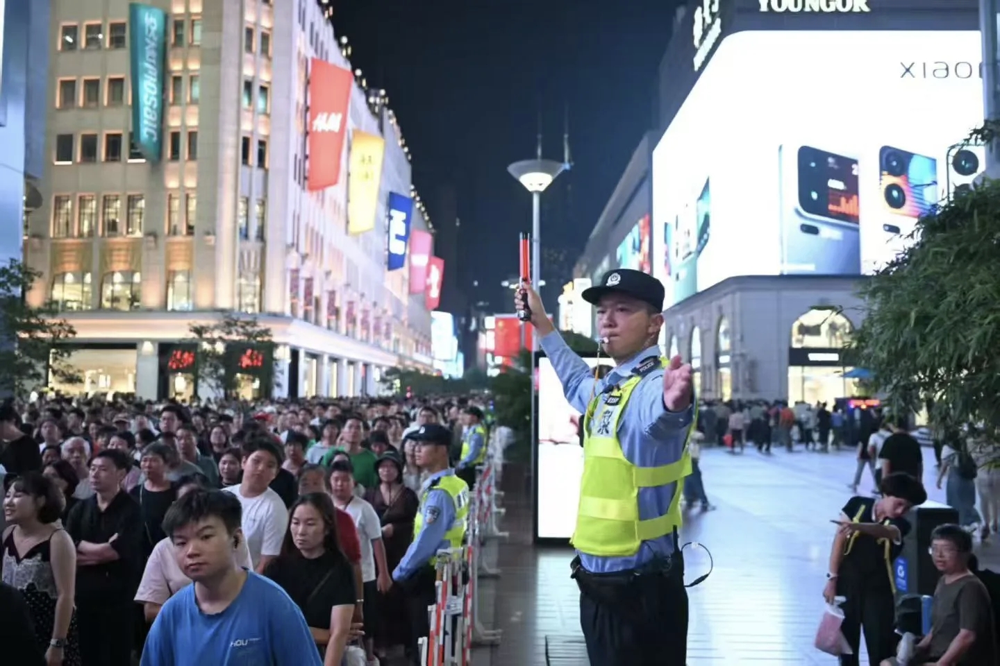 点击打开图片新闻 - 上海公安机关圆满完成国庆中秋安保工作
