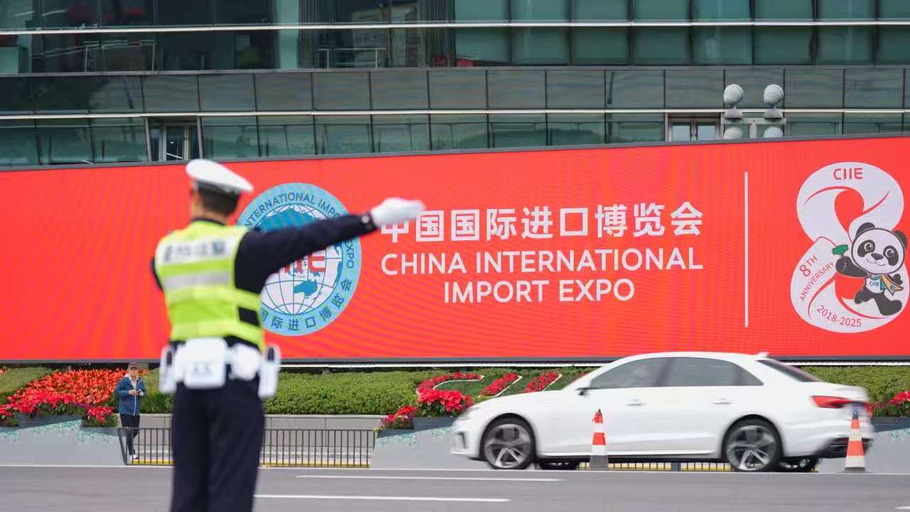 点击打开图片新闻 - 上海市公安局圆满完成第八届进博会安保任务