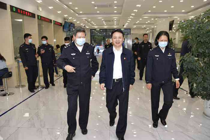 宝山区副区长公安分局党委书记局长黄辉陪同上海市公安局出入境管理局