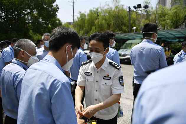 副区长分局长黄辉副区长陈颖及区卫健委领导一行到同仁医院新泾所开展